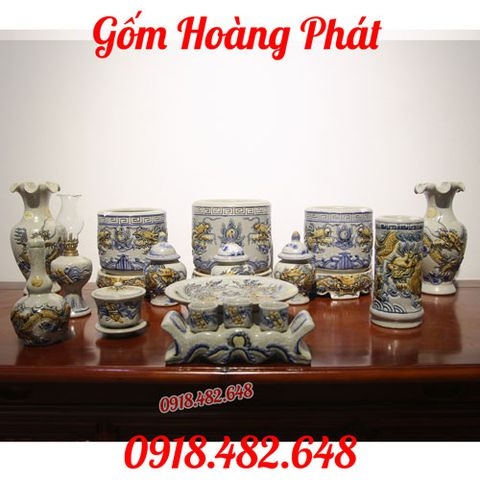 Đặt hàng bộ đồ thờ gốm sứ Bát Tràng cho ban thờ gia tiên