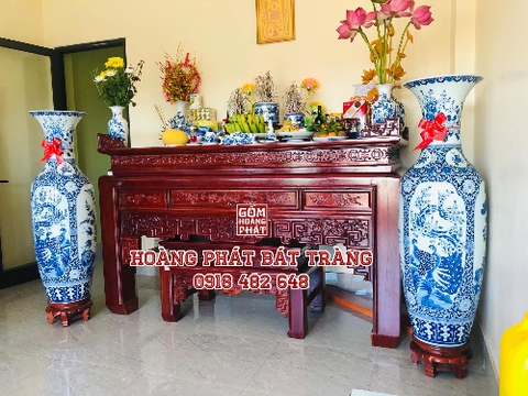 Lục bình sứ tứ quý men lam khử cao cấp Bát Tràng tại nhà khách hàng Hưng Yên