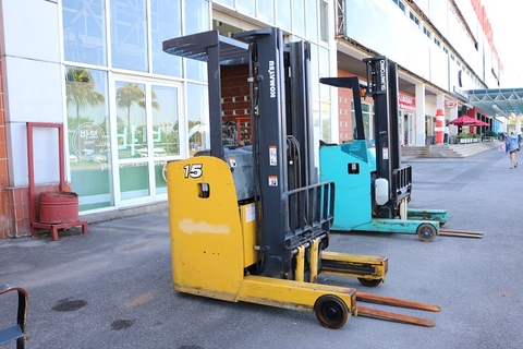 Nên lựa chọn xe nâng Reach truck cho nhà kho của bạn hay không ?