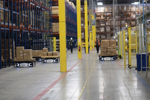 SHIP8 Inc. Nâng cao hiệu suất kho vận với robot tự động và giải pháp xe nâng hiện đại