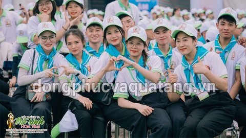 Đặt May Đồng Phục Công Giáo: Áo Ca Đoàn, Thiếu Nhi Thánh Thể, Giới Trẻ và Giáo Xứ Chất Lượng