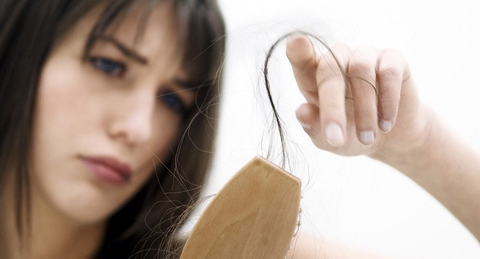 Tổng hợp những nguyên nhân làm tóc gãy rụng có thể bạn chưa biết