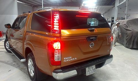 Nắp thùng cao xe Nissan Navara 2018 - Mẫu đèn Led