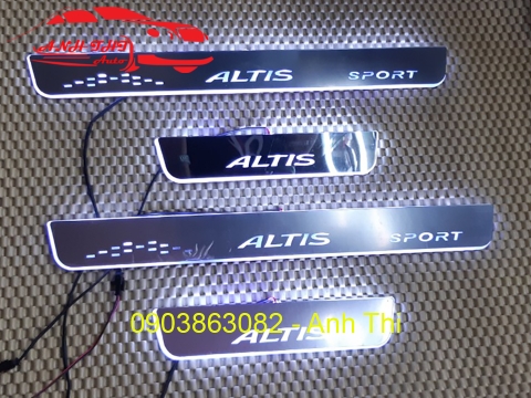 Nẹp Bước Chân Xe Toyota Corolla Altis Led Chạy | Phần Sơn