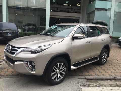 Phiên bản Độ Toyota Fortuner 2.8G 4x4 2018 màu Vàng Cát độc nhất tại Toyota Hà Nội.