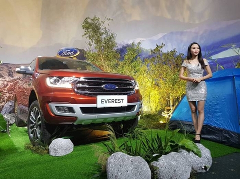 Giá xe Ford Everest 2018 2019 nhập khẩu chính thức đắt nhất 1,399 tỷ đồng.