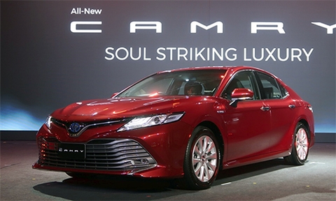 Toyota Camry 2019 hoàn toàn mới ra mắt, thay diện mạo, giá xe từ 1,020 tỷ