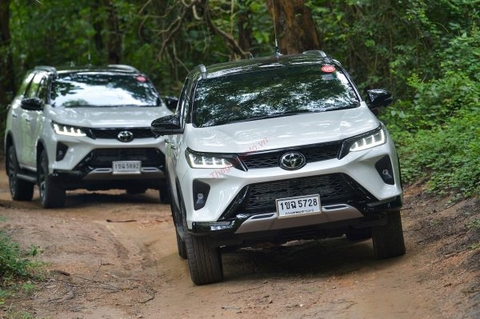 Đánh giá xe Toyota Fortuner 2022: Giá xe, giá lăn bánh & khuyến mãi mới nhất.!