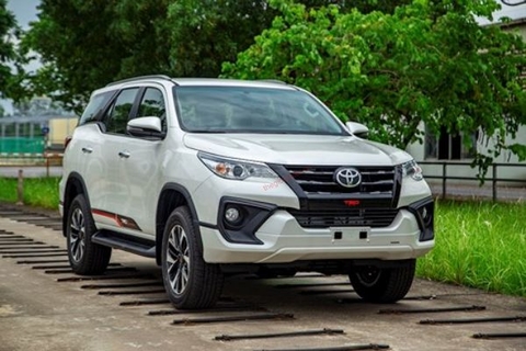 Hình ảnh xe Toyota Fortuner TRD Sportivo 2019 (bản thể thao) lộ diện.