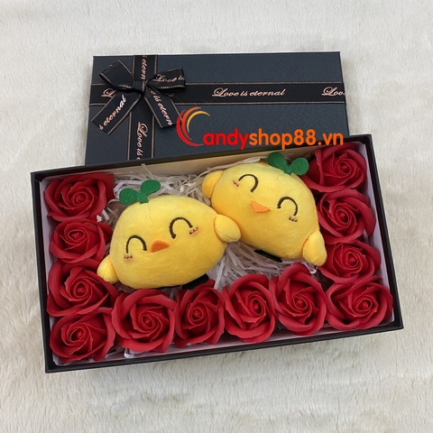 Set hộp quà hoa hồng sáp thơm 12 bông & cặp gà con