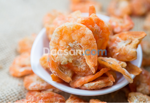 Tôm khô làm món gì ngon? Cùng Dacsan.com làm 4 món ngon nhất từ tôm khô Cà Mau nhé!