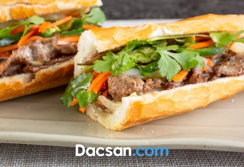 Bánh mì không những là thực phẩm thiết yếu, mà còn là đặc sản thơm ngon của ẩm thực Việt Nam