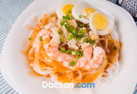 BÚN GẠO XÀO TÔM KHÔ CHO NGÀY MỚI NĂNG ĐỘNG