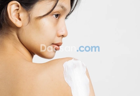 Da trắng mịn sau 1 tuần với dầu dừa nguyên chất