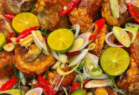 Hướng dẫn làm đuôi heo chiên giòn lắc sả tắc đãi khách