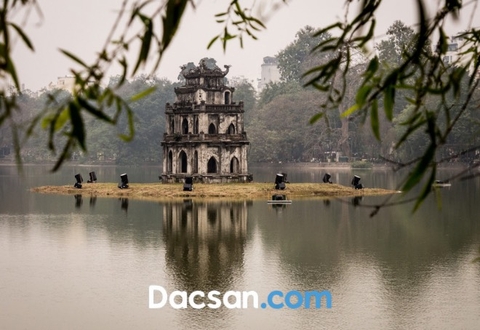 HỒ HOÀN KIẾM - VẺ ĐẸP CỔ KÍNH GIỮA LÒNG THỦ ĐÔ HÀ NỘI