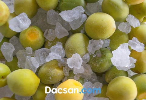 Dacsan.com - Mách bạn bách ngâm mơ đường phèn thơm ngon, bảo quản cực lâu