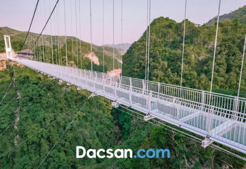 Cầu kính Mộc Châu dài nhất thế giới đón khách tham quan vào ngày 30/4