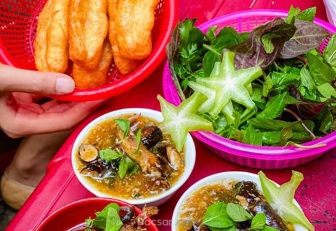 Quán sam biển chợ Hạ Long thu hút đông khách du lịch