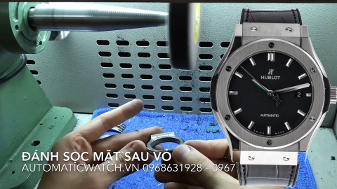 Đánh bóng vệ sinh lắp ron chống  nước đồng hồ hublot