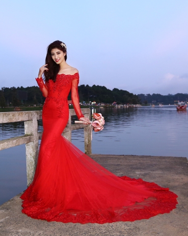 Váy cưới đỏ đuôi cá