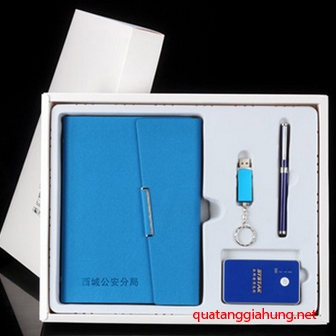 Bộ quà tặng Giftset 4 sản phẩm : Sổ Bìa Da Dán + Bút Ký + Pin Sạc Dự Phòng + USB