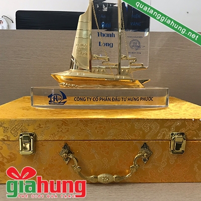 Copy of Thuyền buồm pha lê mạ vàng Cty Hưng Phước