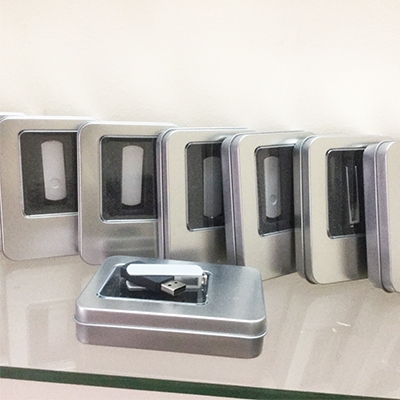 USB và hộp đựng