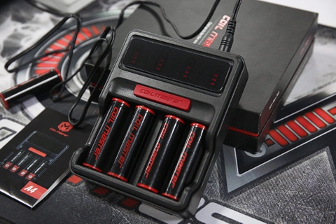 Tìm hiểu bộ sạc Coil Master A4 Battery Charger