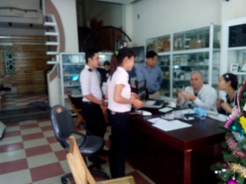Khách người Pháp đến thăm và tìm hiểu sản phẩm về nhà thông minh Lumi