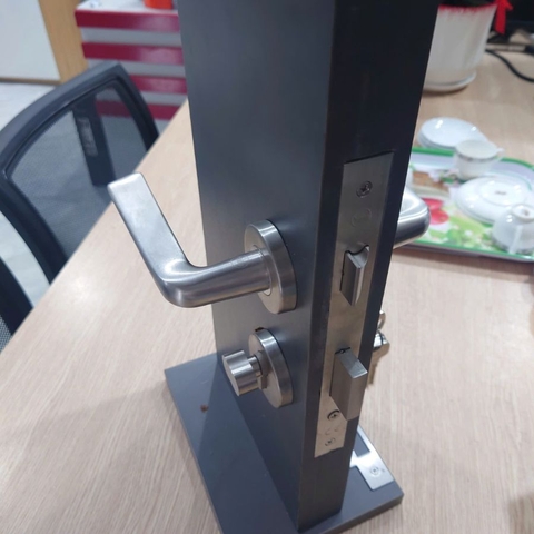Bộ khóa tay gạt YALE YPSL-111  đặc, màu inox
