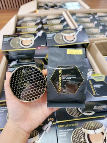 Phấn Nước Tinh Chất Keo Ong CNP Propolis Ampule In Cushion (Kèm Lõi)