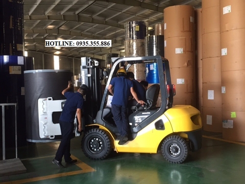 Xe nâng gắn kẹp giấy dánh cho các nhà máy giấy và bao bì