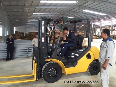 Tầm quan trọng của xe nâng hàng trong sản xuất của doanh nghiệp.