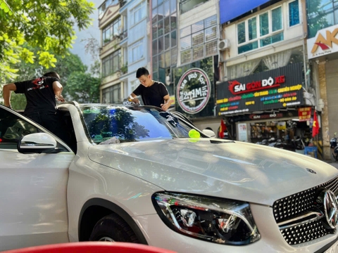 Mercedes GLC 300 Dán Nóc Đen Panorama: Sự Kết Hợp Hoàn Hảo Giữa Phong Cách Và Hiệu Suất