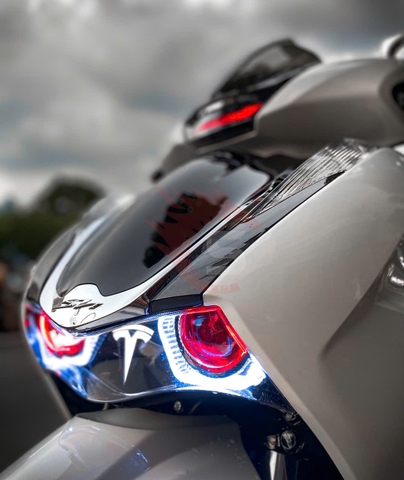 Độ Đèn Xe Máy Đi Phượt: Giải Pháp Chiếu Sáng Tối Ưu Cho Những Cung Đường Xa