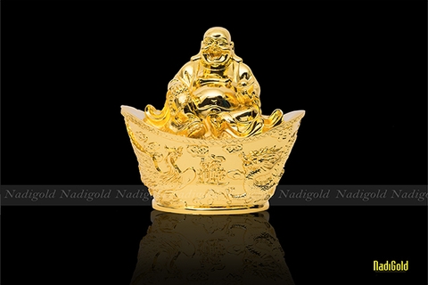 Tượng phật Di Lặc ngồi trên hũ tiền mạ vàng