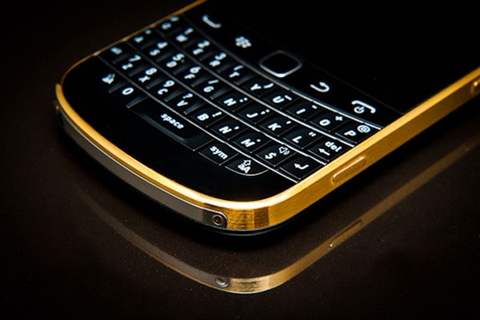 BlackBerry 9900 mạ vàng 24K