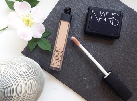 che khuyết điểm NARS Radiant Creamy 