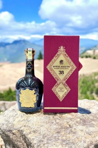 Rượu Chivas 38 Royal Salute và lịch sử của một huyền thoại