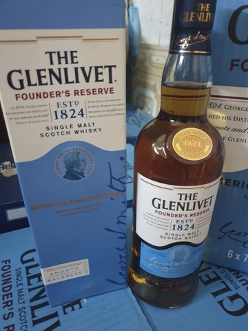 RƯỢU GLENLIVET XÁCH TAY GIÁ BAO NHIÊU?