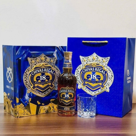 Mẫu Chivas 18 mới làm quà tặng dịp tết 2025