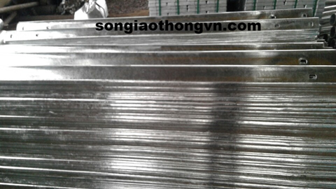 Tấm sóng mạ kẽm nhúng nóng dài 3,32m dày 3mm