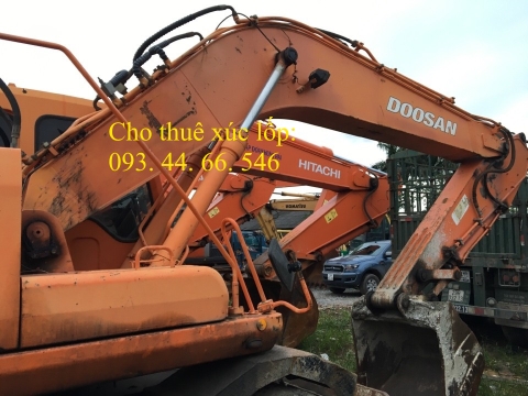 Cho thuê máy xúc đào bánh lốp 210