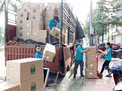 10.000 ĐÔI GIÀY BẢO HỘ MIDORI ĐÃ CẬP KHO HÀNG QUỐC TUẤN SAU NHỮNG NGÀY MƯA BÃO