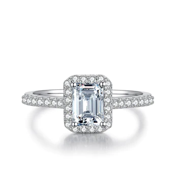 NHẪN ĐÍNH HÔN EMERALD CUT HALO VÀNG TRẮNG 18K