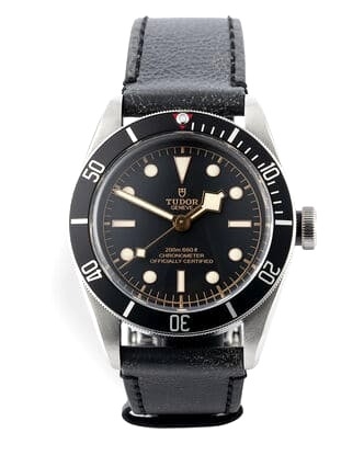 Đồng hồ Tudor Black Bay mặt số màu đen