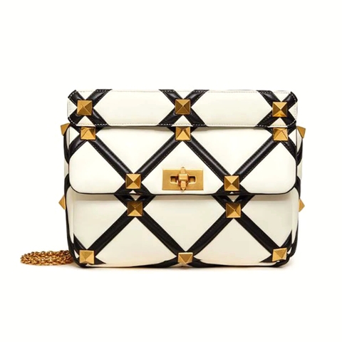 TÚI Valentino Large Roman Stud the Shoulder Bag in Nappa with Grid Detailing-White