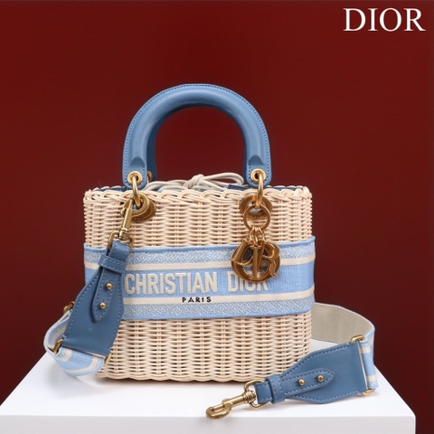 TÚI Dior Women Medium Lady Dior Bag Natural Wicker and Light Blue Dior Oblique Jacquard dệt tay bằng liễu gai