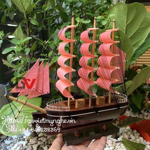 [Đã lắp ráp sẵn] Mô hình thuyền gỗ trang trí - Thuyền Le Belem của Pháp - Chiều Dài 27cm - Buồm vải màu hồng
